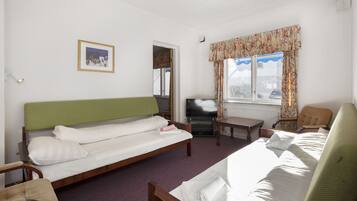 Family Room | Free WiFi