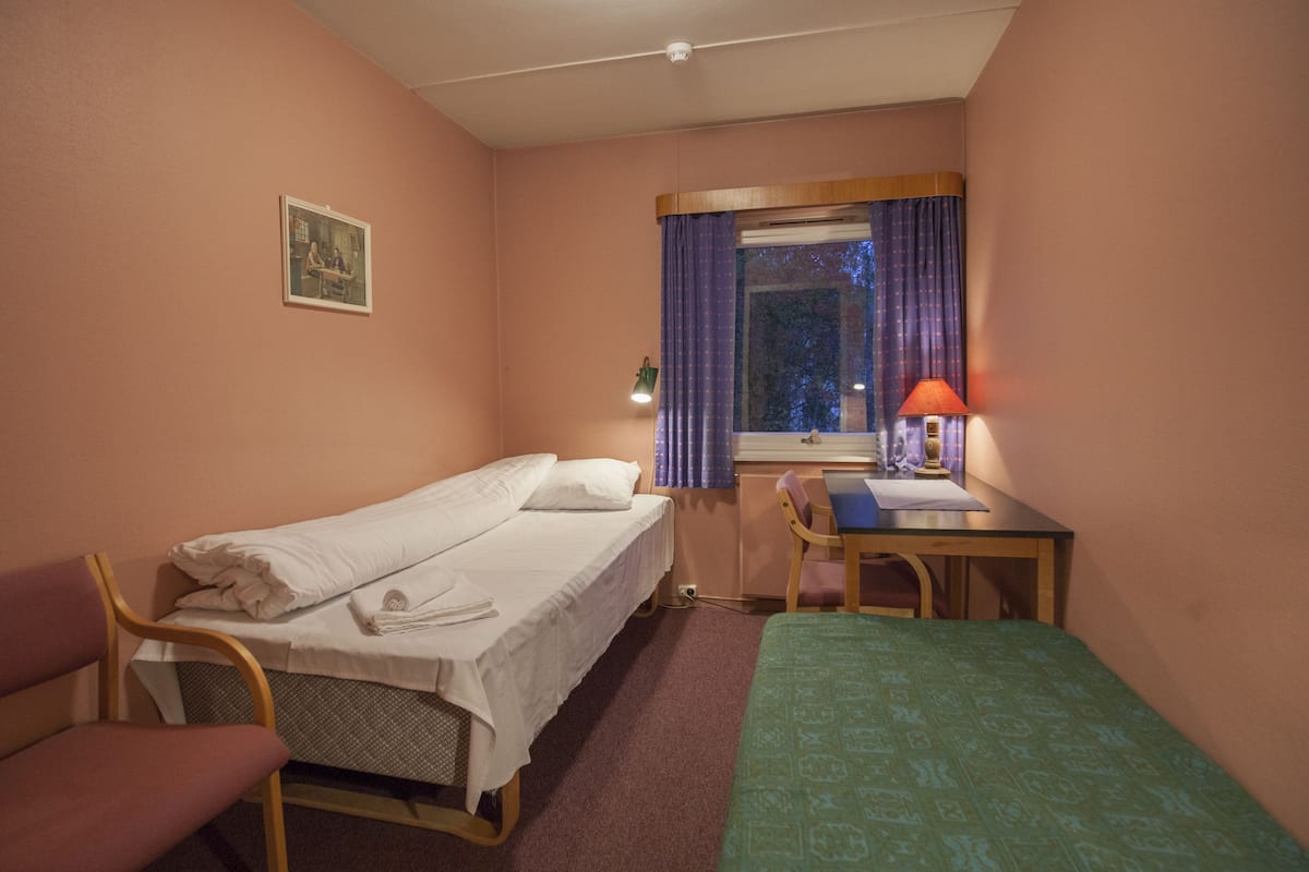 Single Room | Free WiFi