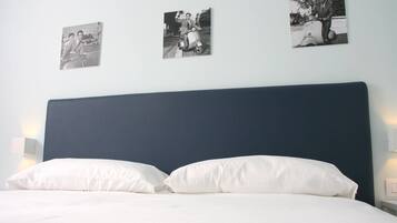 Chambre Majestueuse, accessible aux personnes à mobilité réduite, salle de bains attenante | Literie de qualité supérieure, minibar, coffres-forts dans les chambres