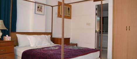 In-room safe, desk, iron/ironing board, free WiFi