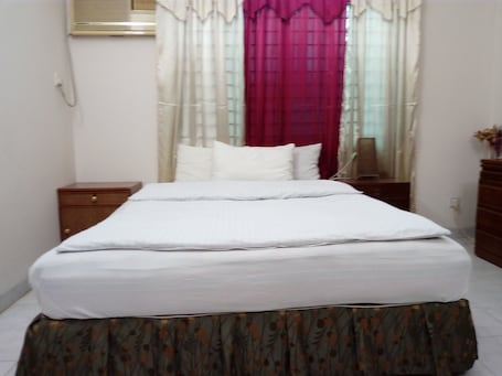 Caja de seguridad en la habitación y escritorio