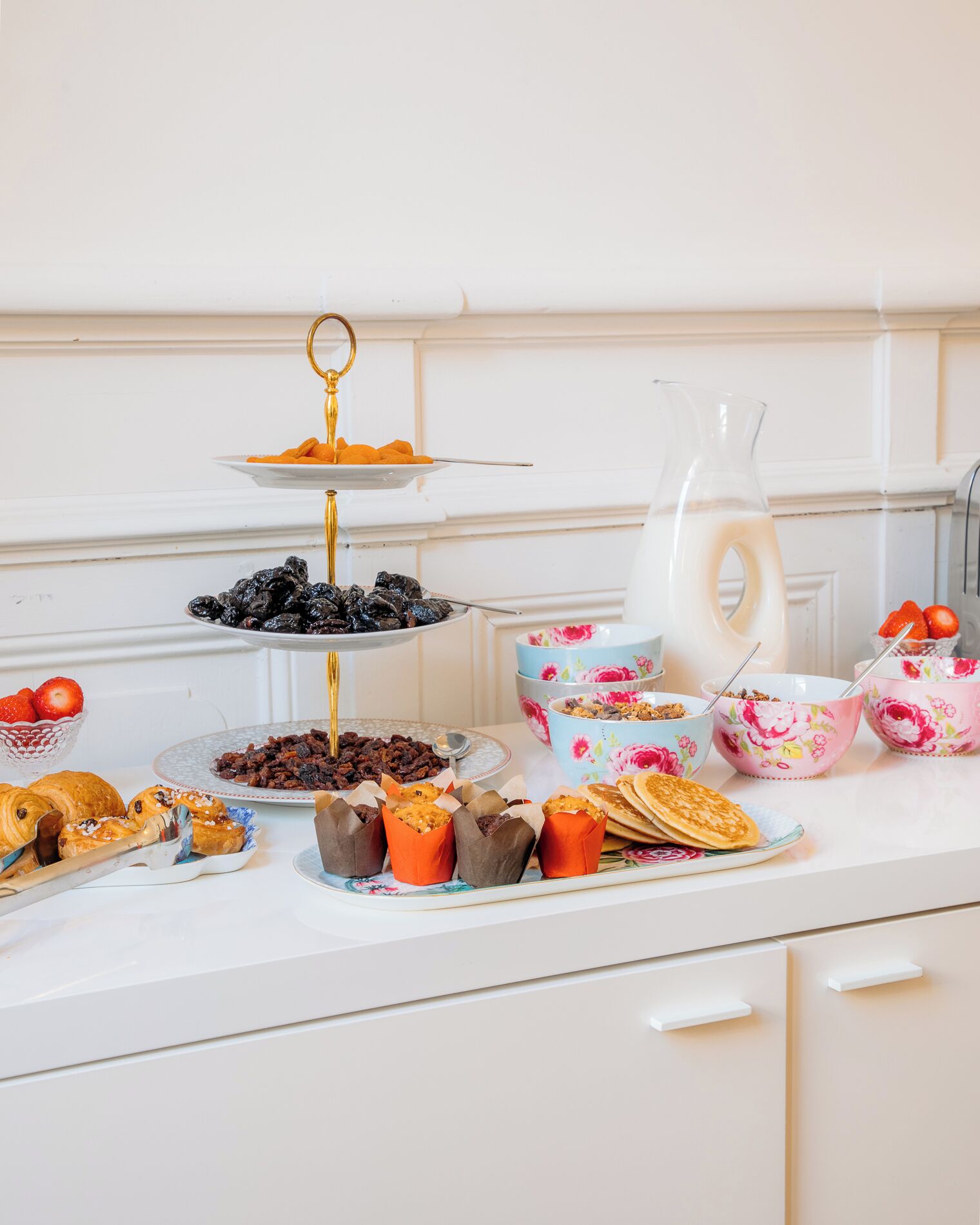 daily buffet breakfast (eur 20 per person)