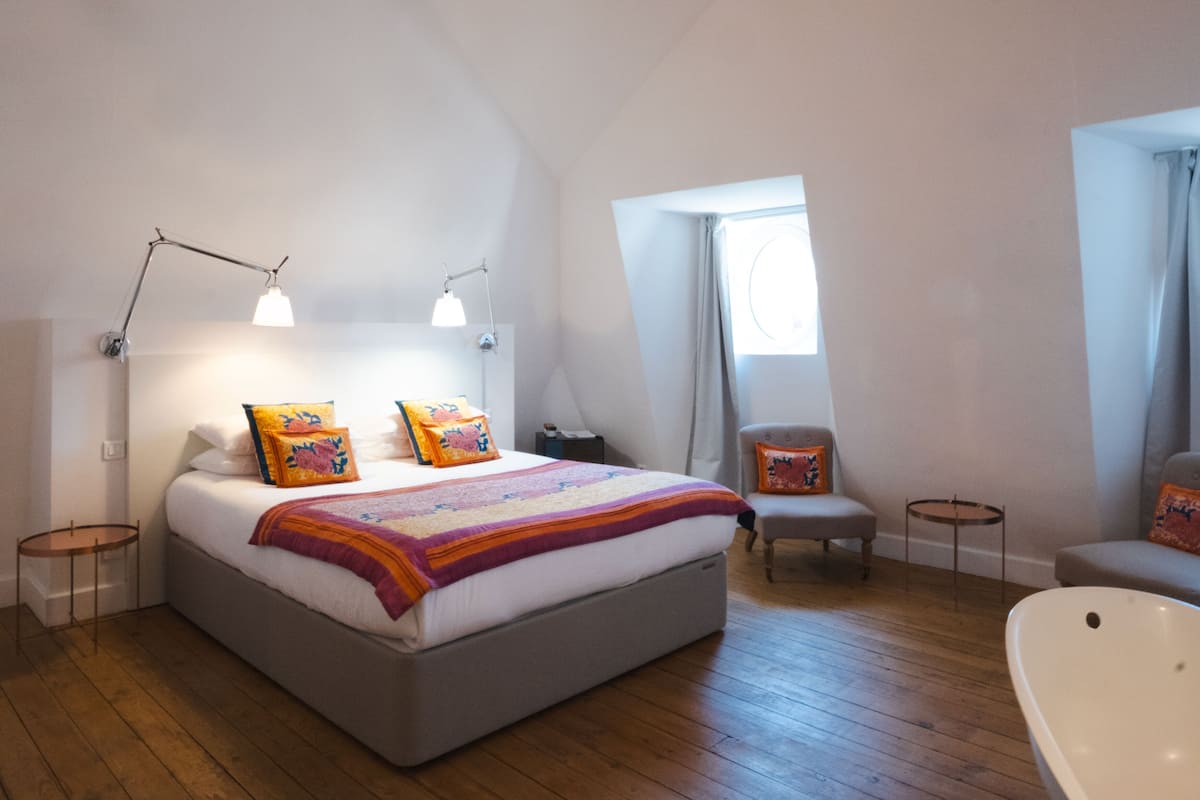 Les Elégantes, Chambre Double ou Twin | Premium bedding, minibar, in-room safe, individually decorated