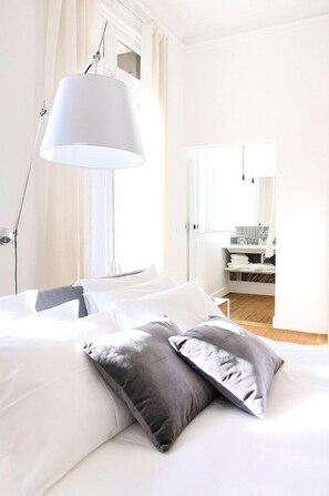 Ropa de cama de alta calidad y minibar 