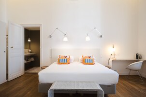 Ropa de cama de alta calidad y minibar 