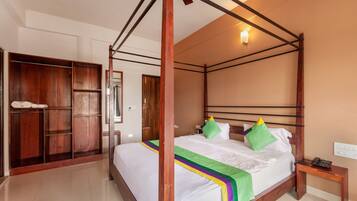 Escritorio, sistema de insonorización y wifi gratis