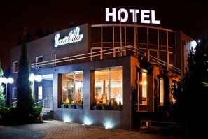 Front of property - evening/night - Lavender Hotel Poznań (Poznan)