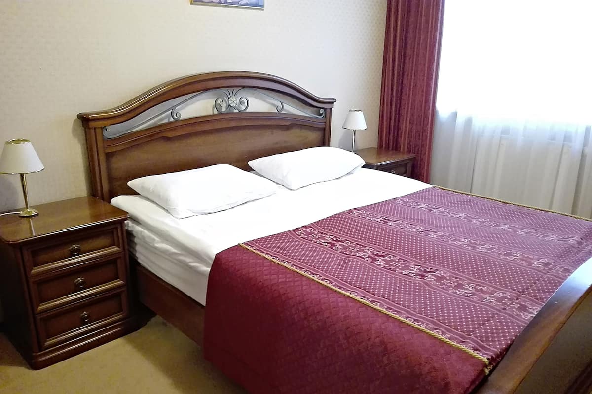 Apartemen, jet tub | Meja kerja, setrika/meja setrika, dan Wi-Fi gratis