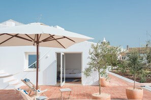 Bungalow, Courtyard Area | Terrace/patio