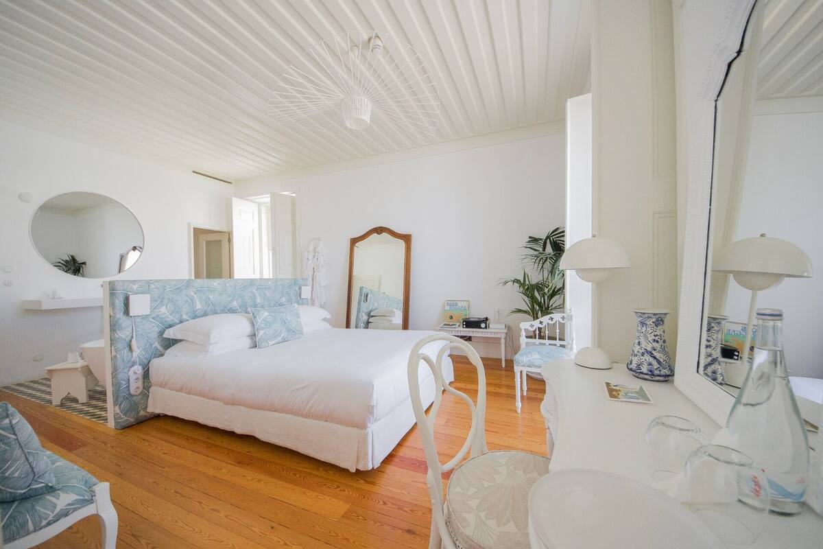 Suíte design, sacada | Frigobar, cofres nos quartos, escrivaninha, quartos à prova de som
