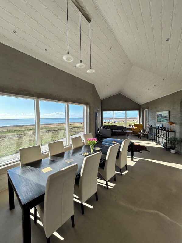 Bungalow | Private kitchen | Microwave, coffee/tea maker, electric kettle, toaster - The Garage (Rangárþing eystra)