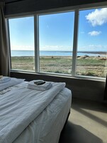 Bungalow | Hypo-allergenic bedding, blackout drapes, free WiFi, bed sheets