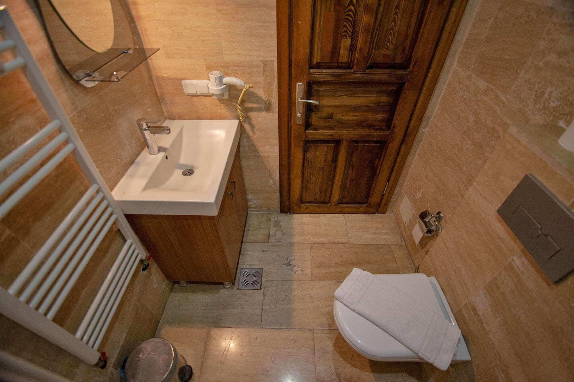 deluxe double room | bathroom | free toiletries, hair dryer, slippers, towels