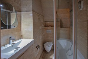 Standard Double Room | Bathroom | Free toiletries, hair dryer, slippers, towels