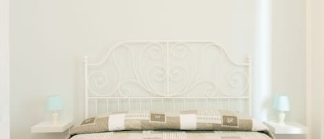 Premium bedding, desk, soundproofing, cots/infant beds