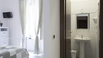 Superior Double Room, Ensuite | Premium bedding, desk, soundproofing, cribs/infant beds