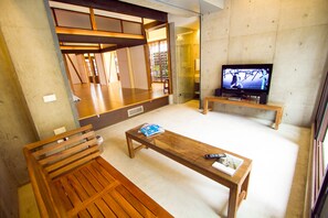 77 Villa 別墅 | 起居區 | 42-吋平面電視、有線頻道、電視