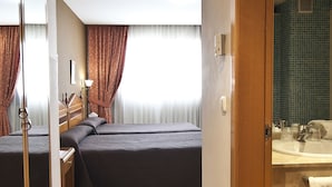 Desk, blackout curtains, free cots/infant beds, rollaway beds - Hotel NS Albolut (Albolote)