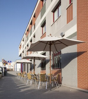 Breakfast, lunch and dinner served - Hotel NS Albolut (Albolote)