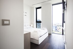 Premium bedding, in-room safe, desk, iron/ironing board - Hemeras Boutique House Corso Como (Milan)