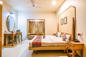 Deluxe Double Room | Free WiFi - FabHotel Rajwada Baner (Pune)