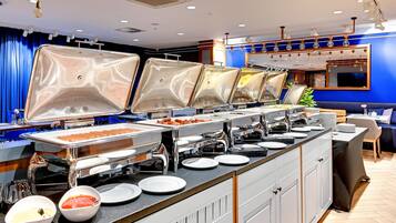 Sarapan bufet setiap hari (PLN 100 seorang)