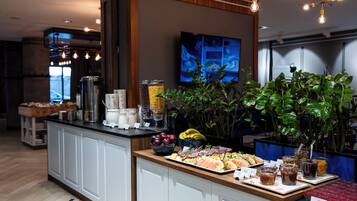 Tägliches Frühstücksbuffet gegen Gebühr