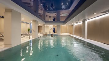 Indoor pool, sun loungers