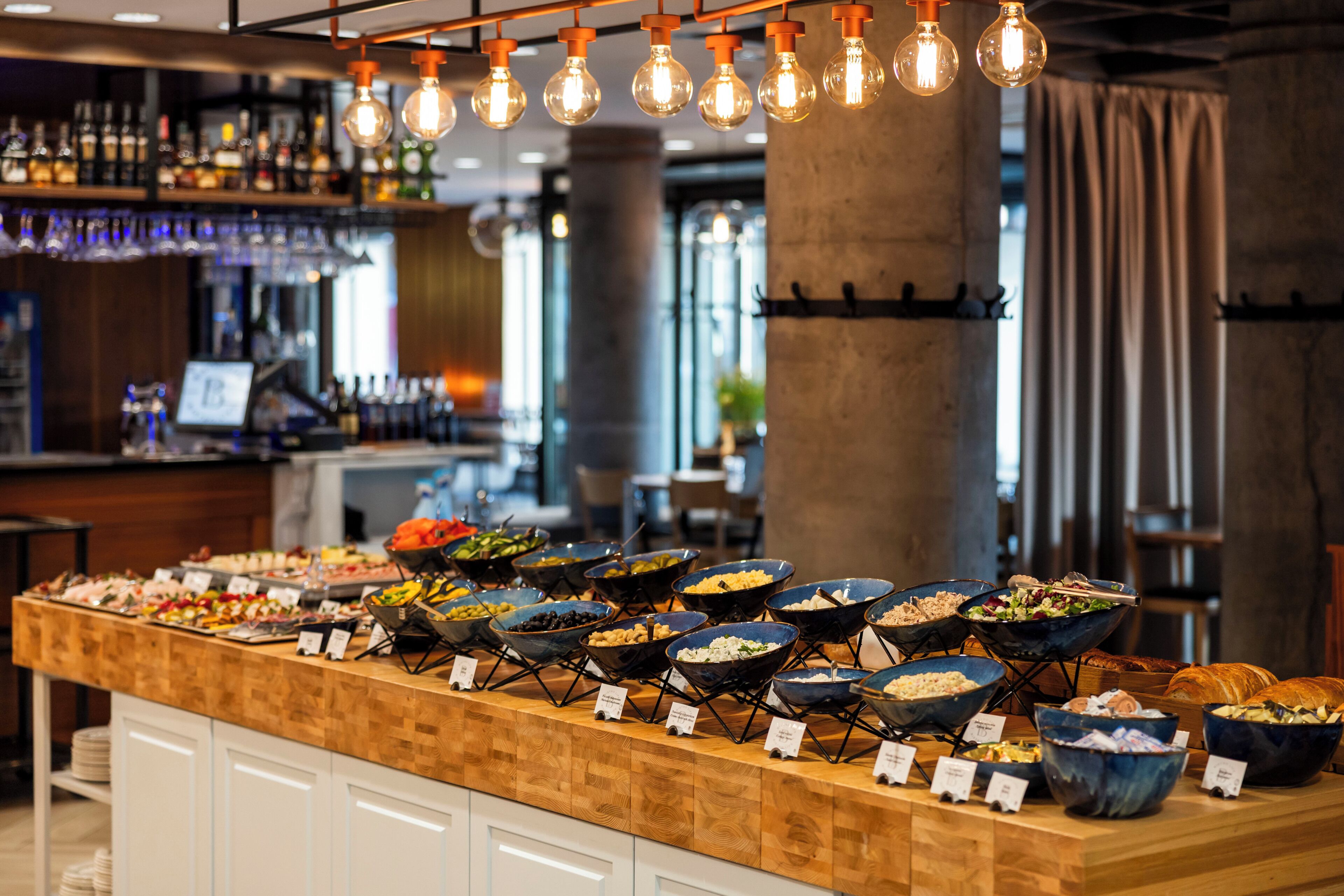 Colazione a buffet a pagamento, servita tutte le mattine 