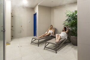 双人护理室、湿蒸房、身体护理、身体磨砂、面部护理、指（趾）甲修剪和护理