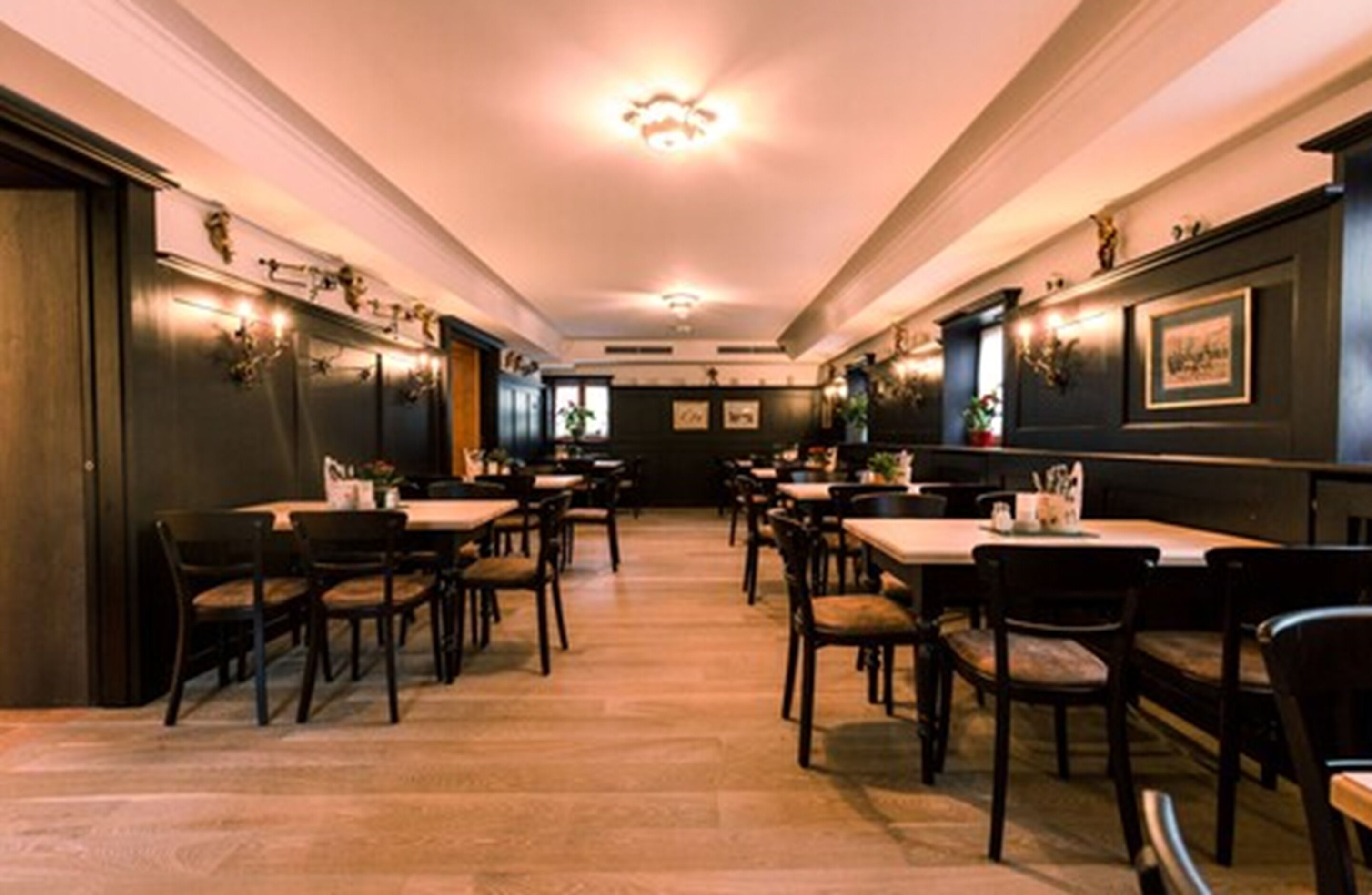 lunch and dinner served, regional cuisine