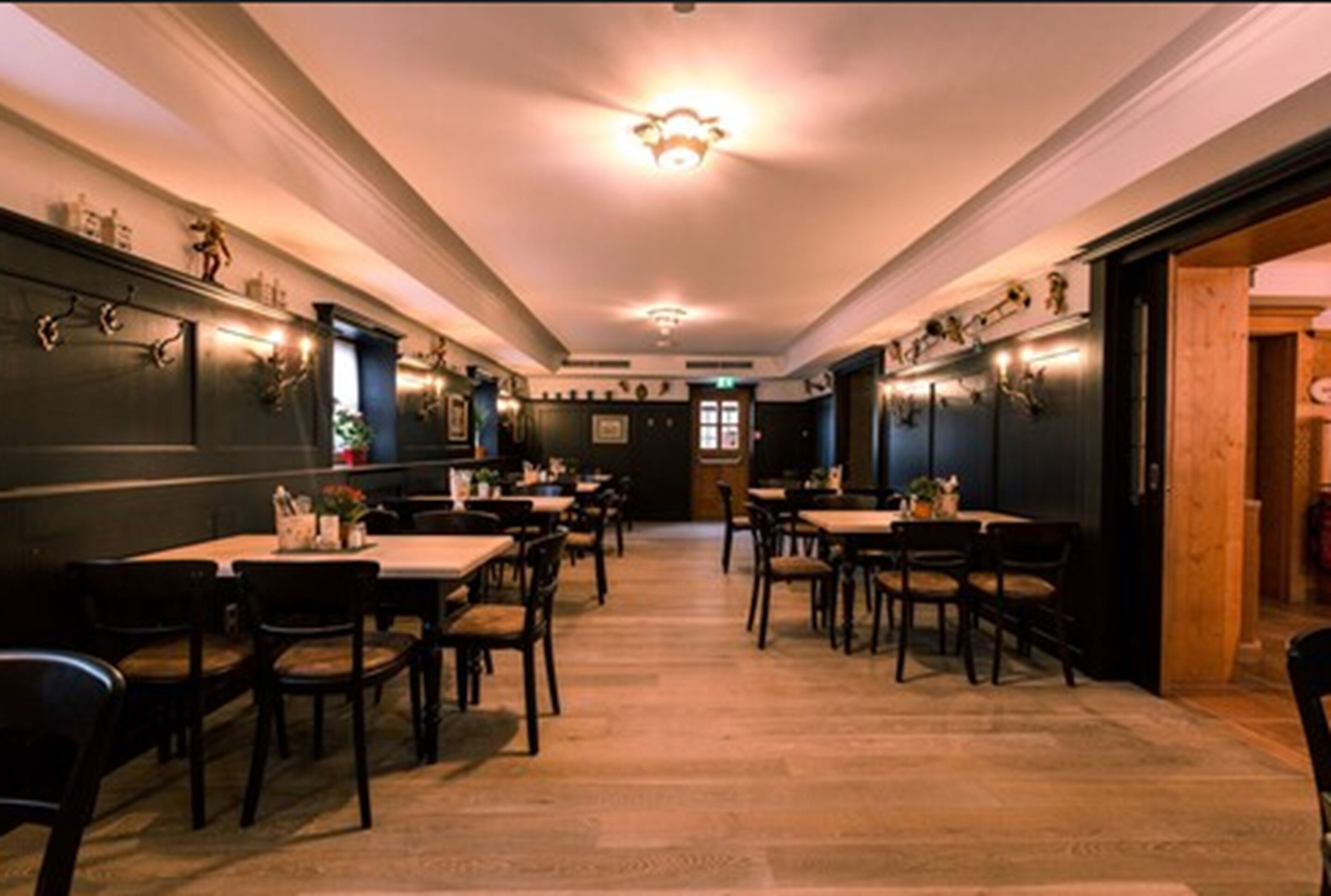 lunch and dinner served, regional cuisine