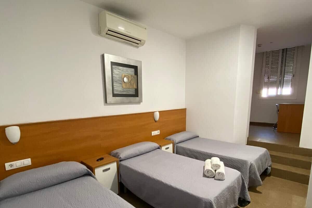 Twin kamer (+ Extra Bed) | Een kluis op de kamer, verduisterende gordijnen, gratis wifi, beddengoed