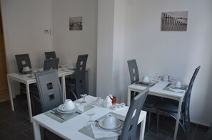 Frühstück (7.50 EUR pro Person)