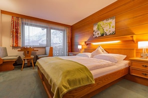 Minibar, in-room safe, blackout curtains, free WiFi