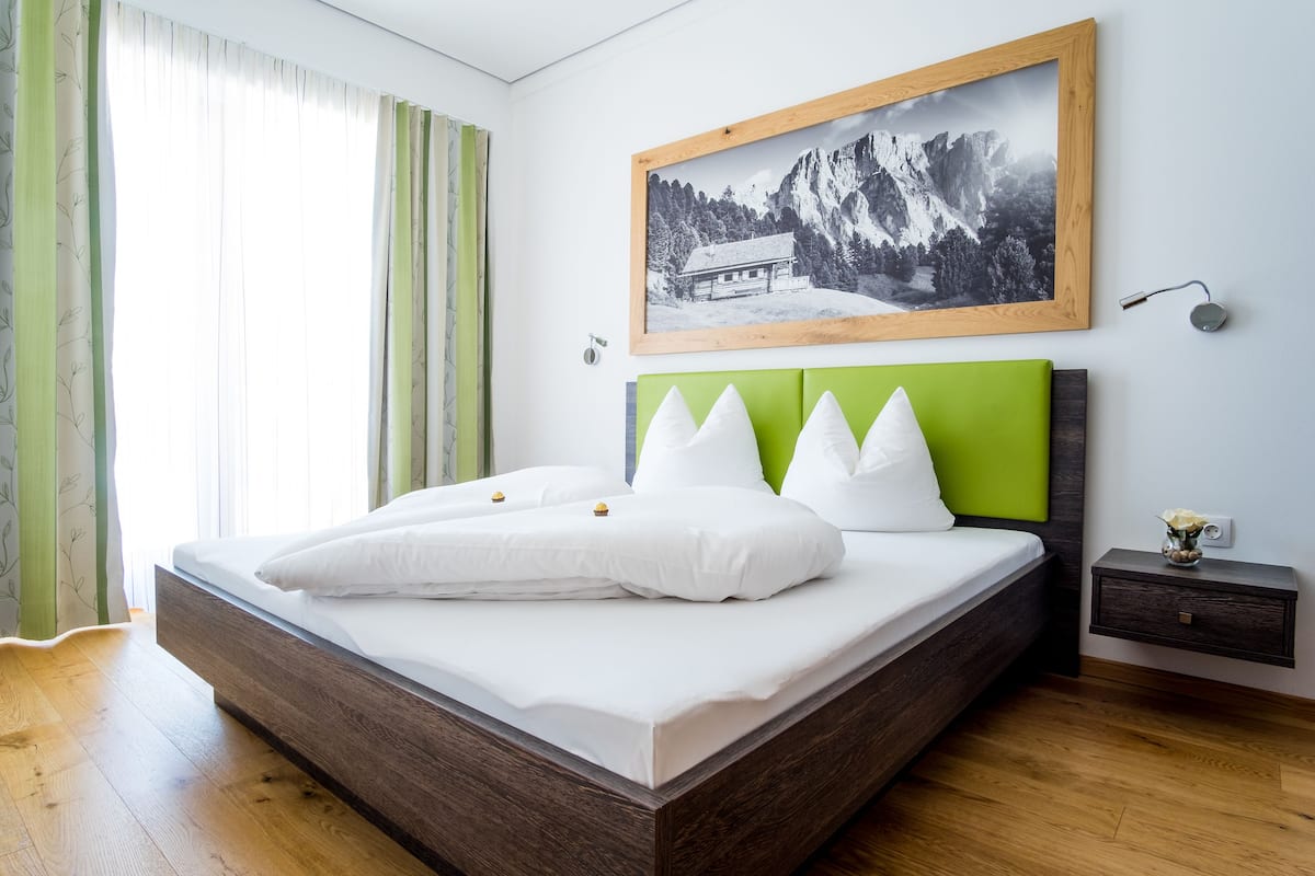 Luxe beddengoed, een kluis op de kamer, verduisterende gordijnen