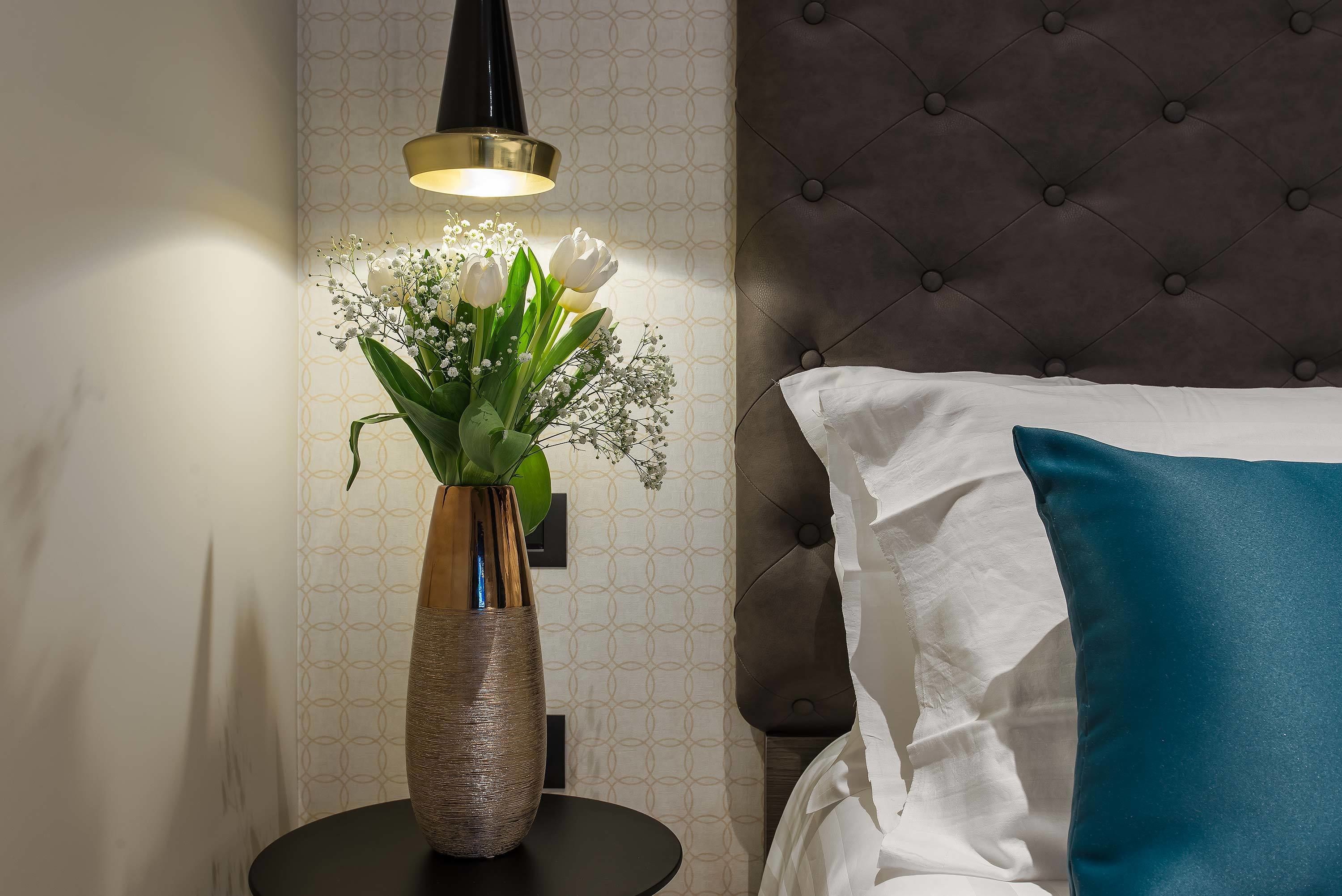 comfort room, 1 bedroom | minibar, in-room safe, desk, blackout curtains