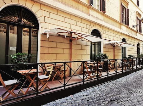 Exterior. Navona Street Hotel