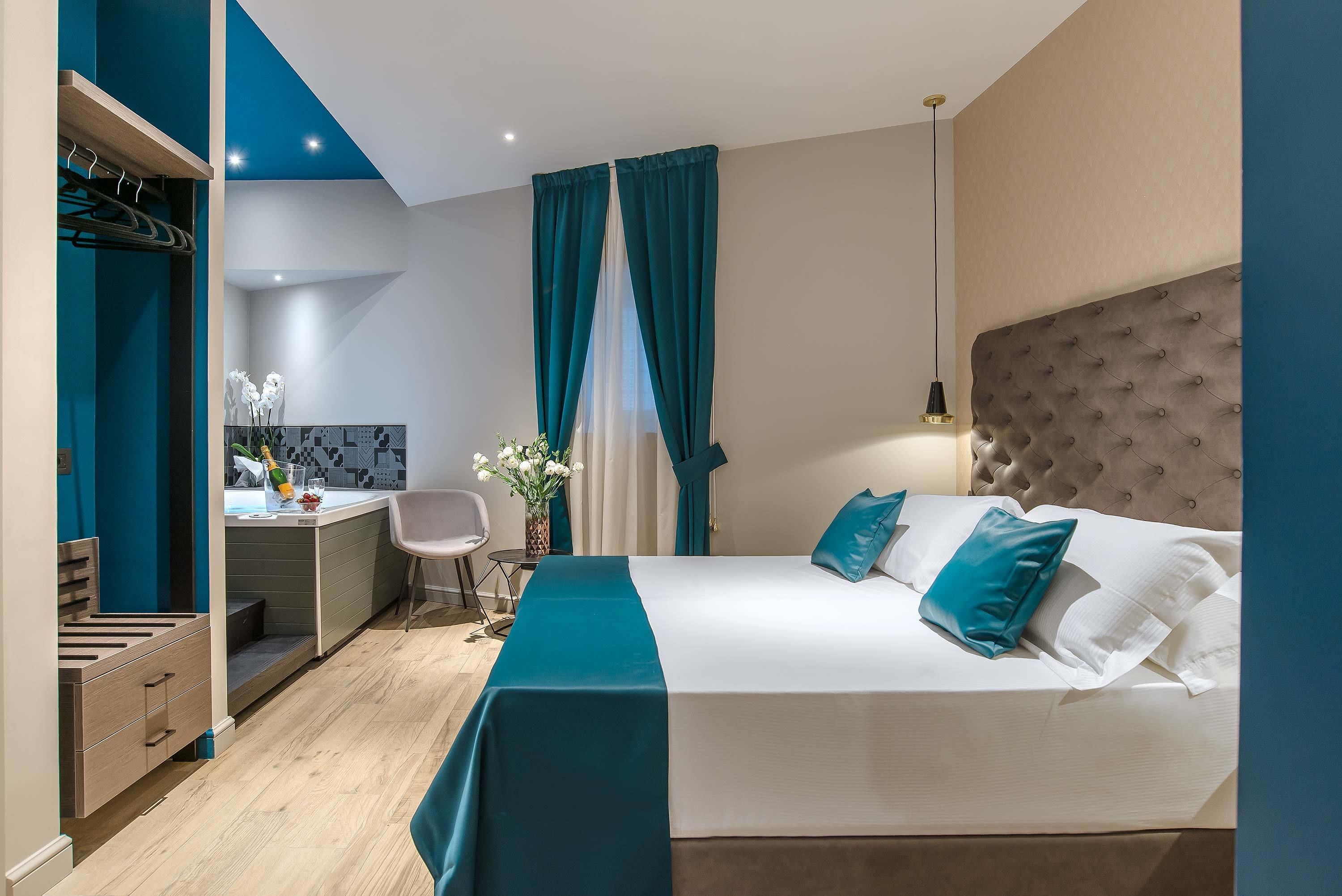 deluxe double room, jetted tub, ground floor | minibar, in-room safe, desk, blackout curtains