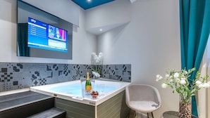 Deluxe Double Room, Jetted Tub, Ground Floor | Tab mandi berpancutan