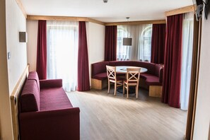 Habitación familiar | Zona de estar | Una televisión LCD