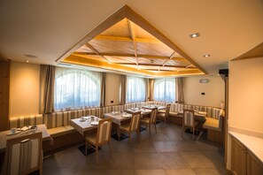 Free daily buffet breakfast - Hotel Garnì Paradisi (Mezzano)