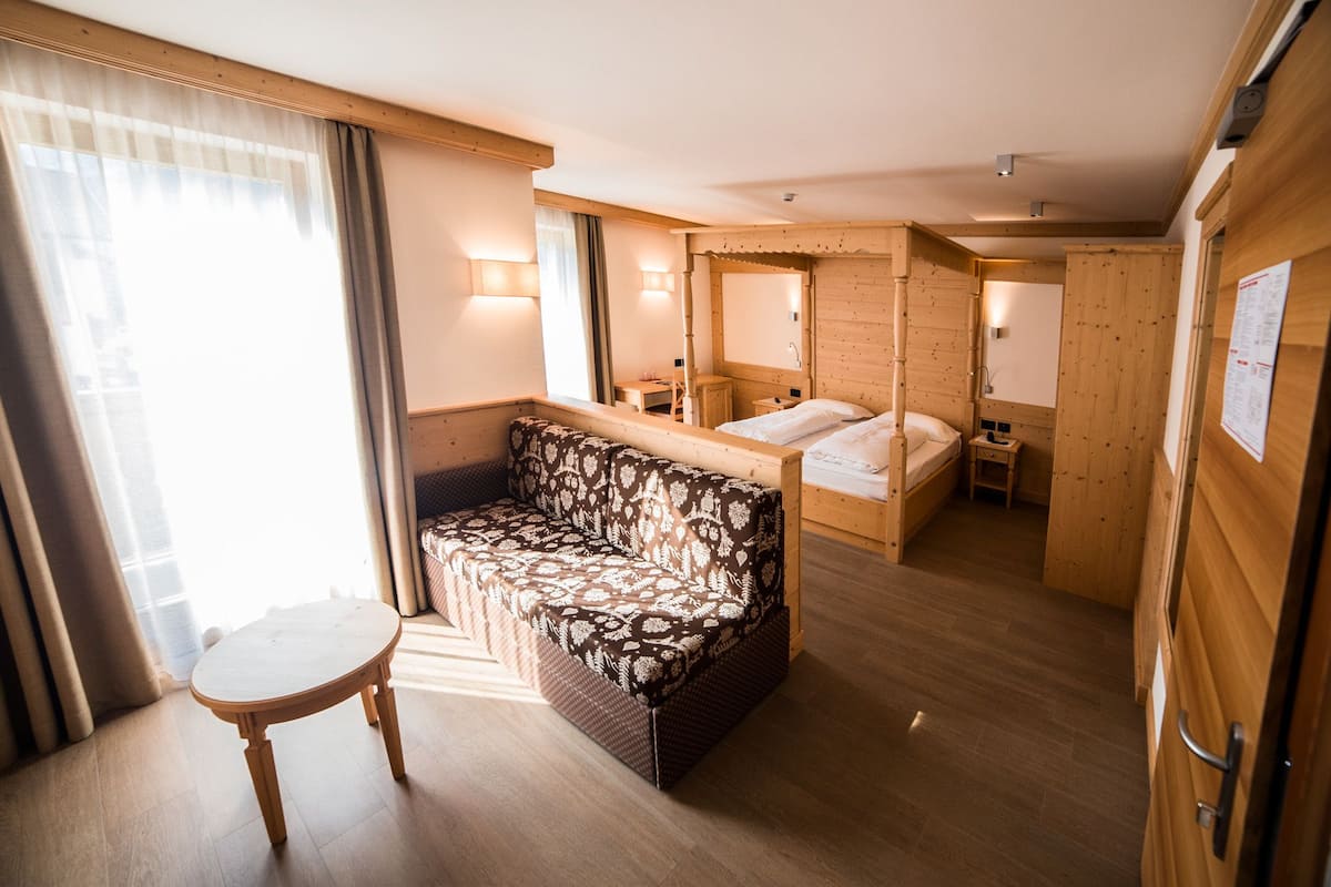 Junior Suite (Spa Access) | In-room safe, desk, cribs (surcharge), rollaway beds (surcharge)