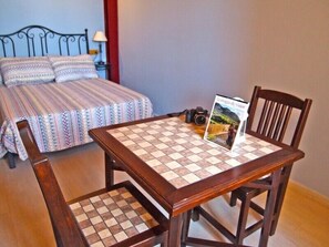 Double or Twin Room | Living area