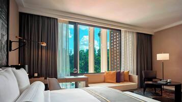 Executive Studio, 1 King Bed with Sofa bed | Minibar, in-room safe, desk, laptop workspace