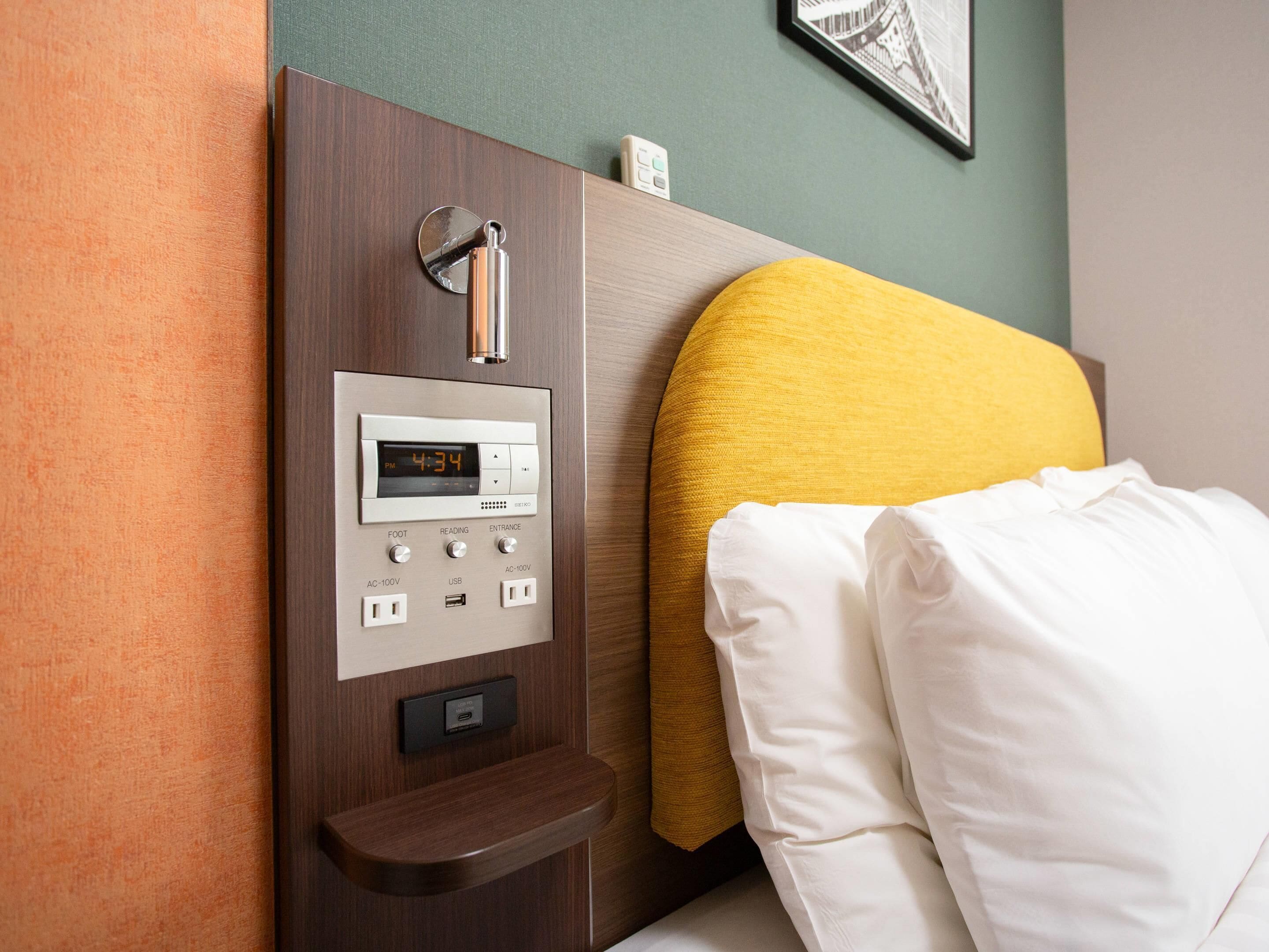 Room, 1 Queen Bed, Non Smoking | Premium bedding, in-room safe, desk, laptop workspace