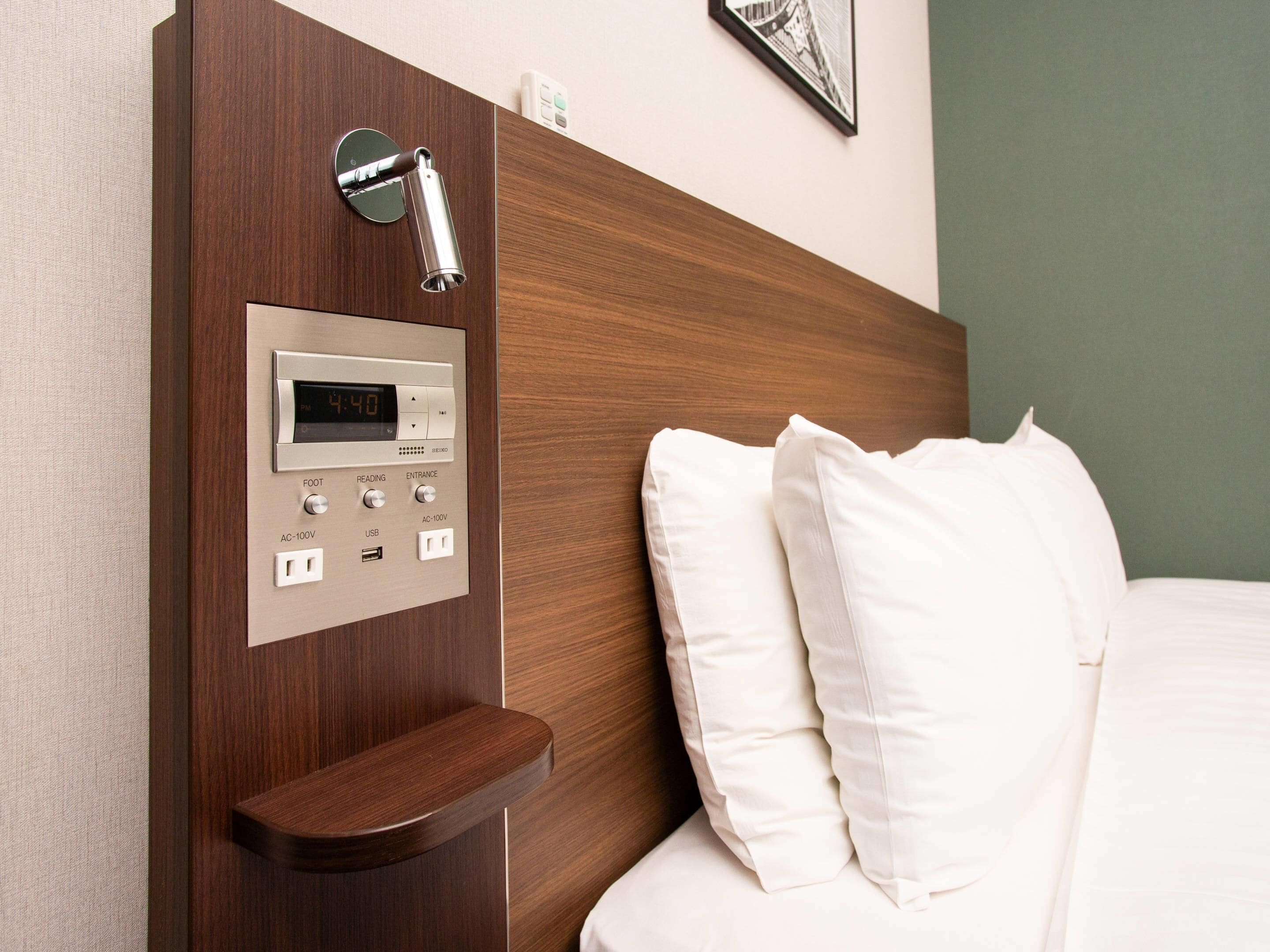 superior room queen bed, non smoking | 1 bedroom, premium bedding, in-room safe, desk