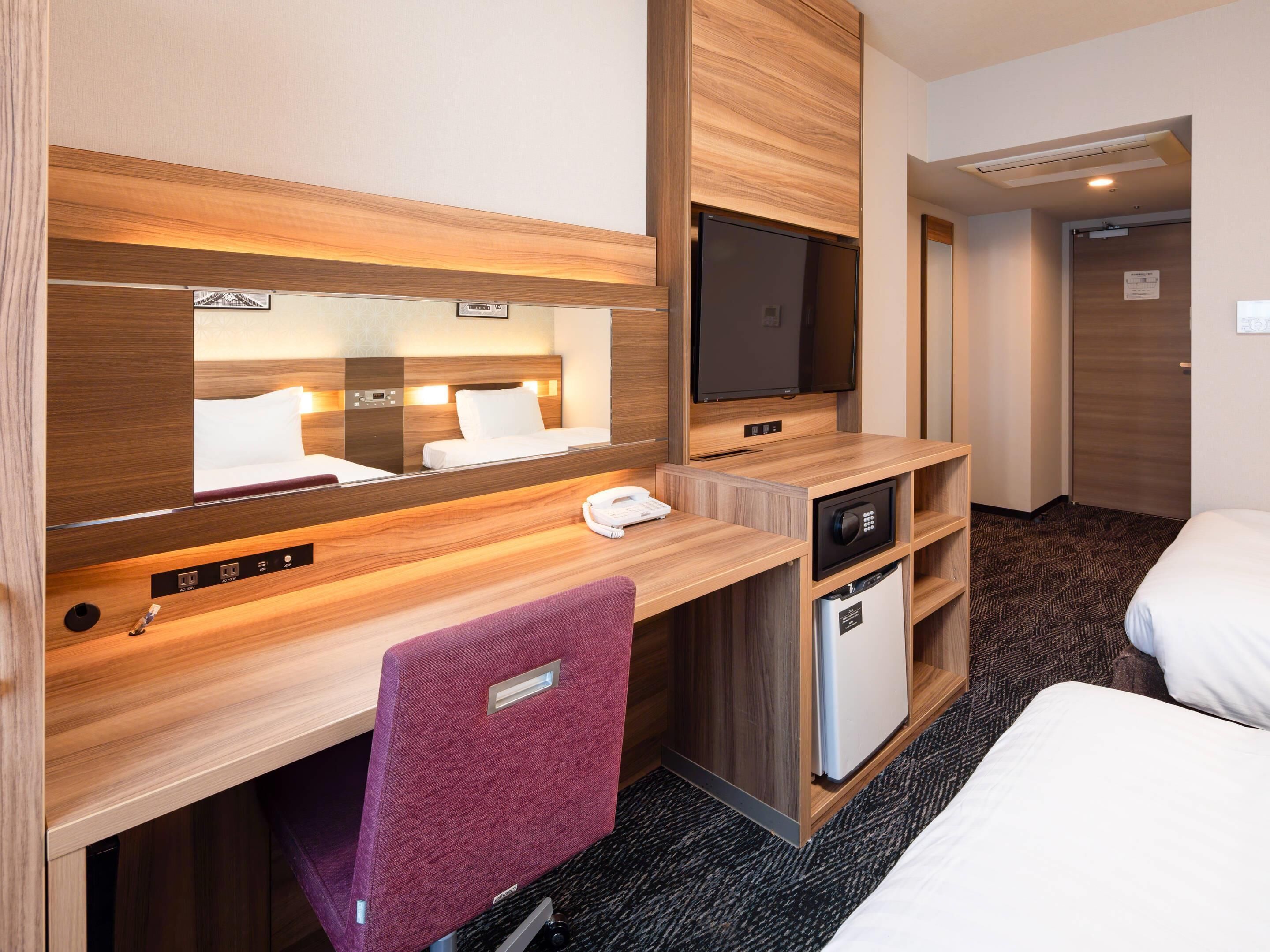 standard room, non smoking (2 twin beds and trundle bed) | 1 bedroom, premium bedding, in-room safe, desk