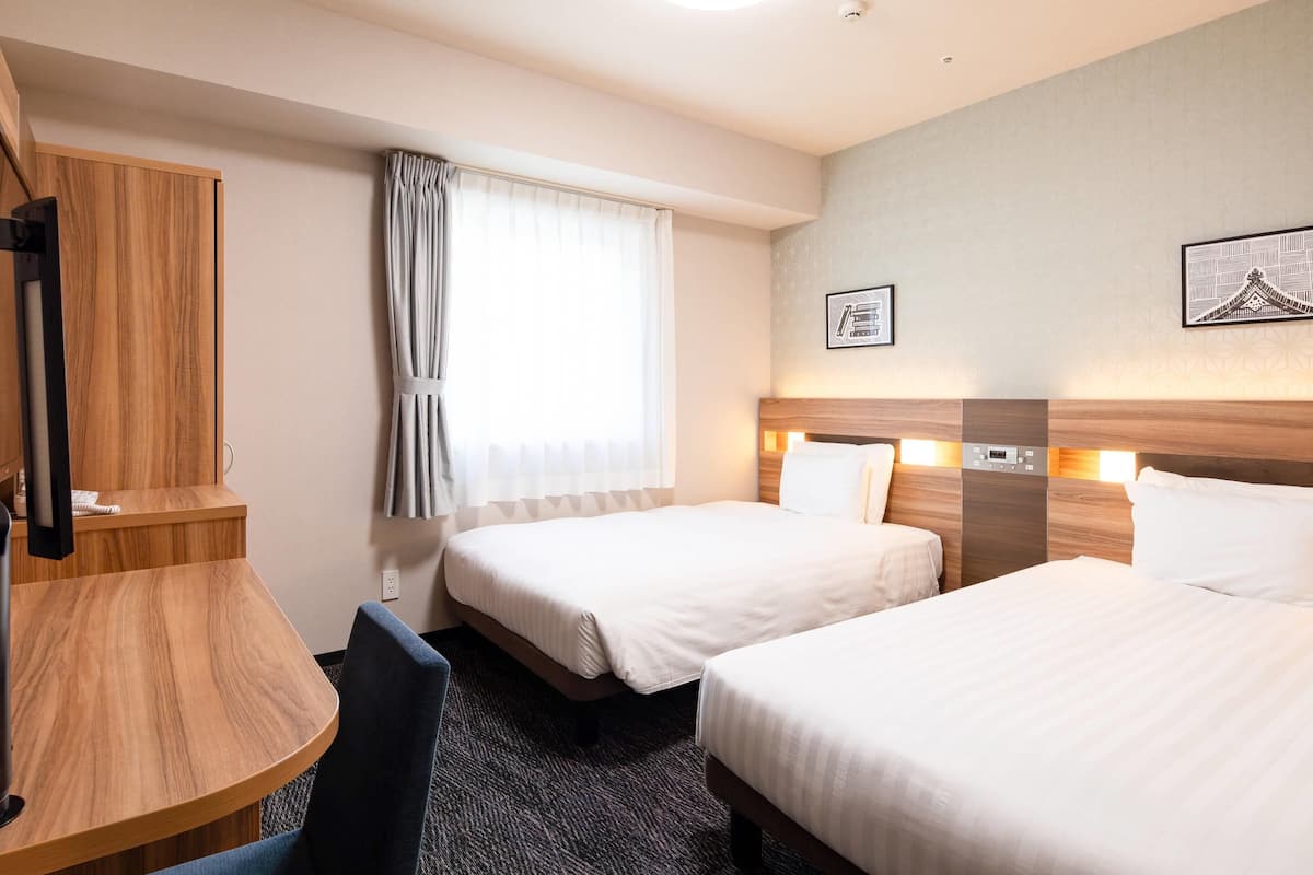 Standard Room, 2 Twin Beds, Non Smoking | Premium bedding, in-room safe, desk, laptop workspace