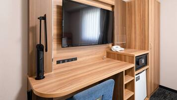Standard Room, 2 Twin Beds, Non Smoking | Premium bedding, in-room safe, desk, laptop workspace